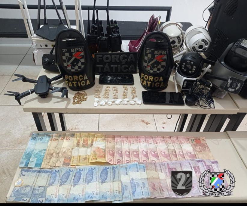 POLÍCIA MILITAR DESARTICULA PONTO DE VENDA DE DROGAS E PRENDE SUSPEITOS EM TRÊS LAGOAS (MS)