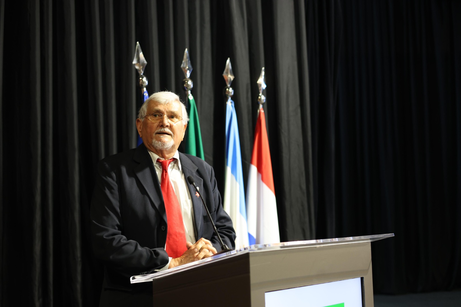 "Aqui estão os que ousaram sonhar com a Rota Bioceânica", diz Zeca em Fórum Internacional