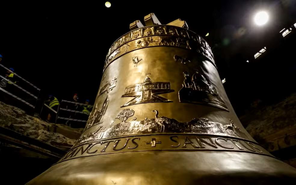 Da Polônia para o Brasil: sino gigante de 55 toneladas percorrerá mais de 10 mil km até a Basílica de Trindade