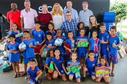 Prefeito Dr. Cassiano Maia realiza entrega de 4.667 brinquedos para serviços de convivência e acolhimento