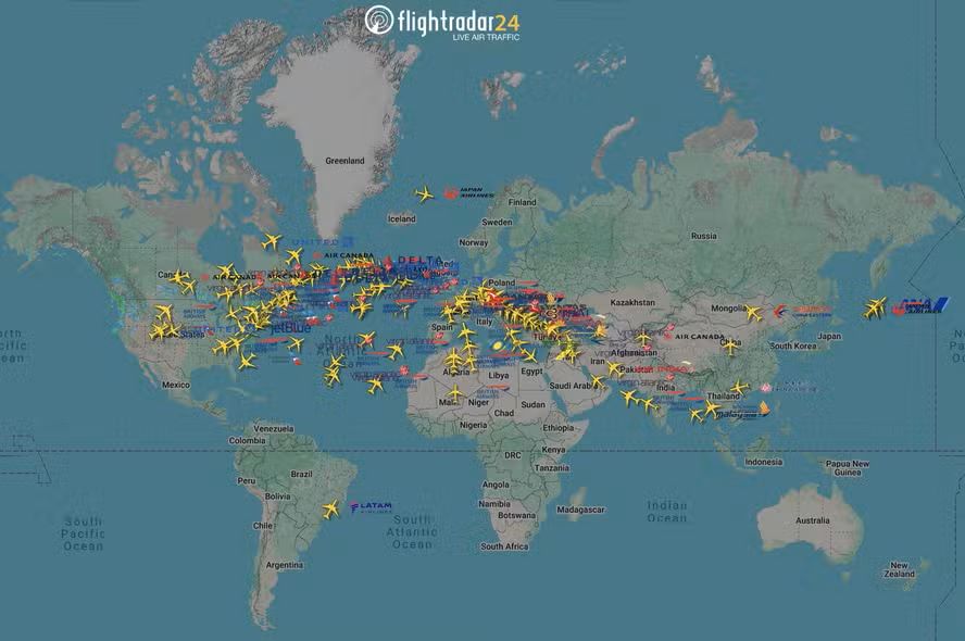 Fechamento do aeroporto de Heathrow, em Londres, provoca efeito cascata e caos na aviação global