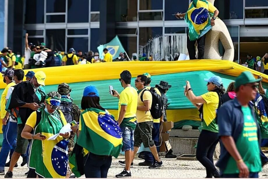 PF prende condenado por furtar réplica da Constituição no 8 de Janeiro  