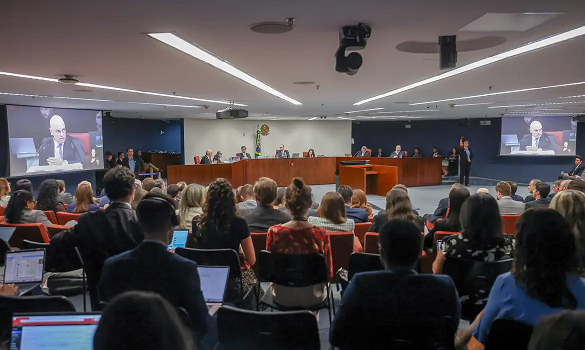 STF encerra primeiro dia do julgamento de Bolsonaro e aliados