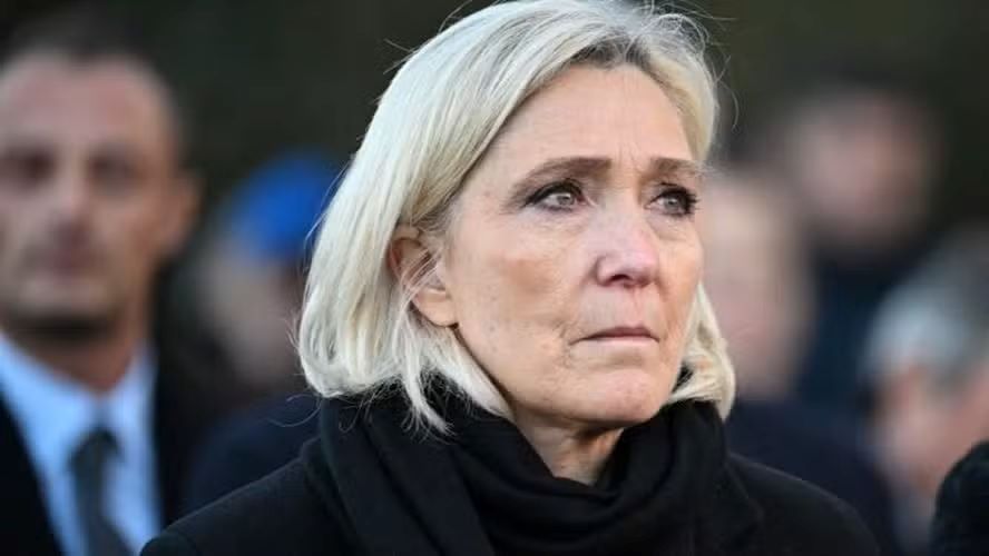 Líder da extrema-direita francesa, Marine Le Pen fica inelegível por 5 anos após condenação por desvios