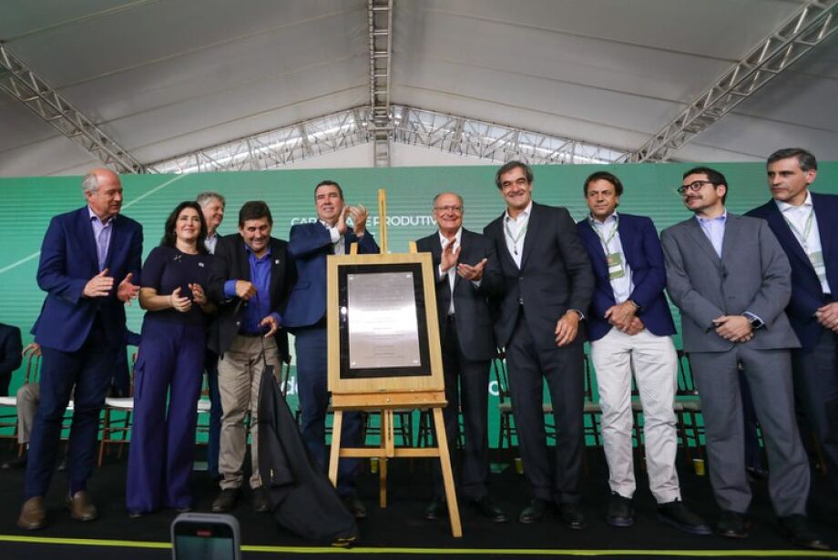 Com mais uma megafábrica de celulose, MS vira "hub para o mundo", diz Alckmin  