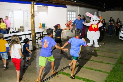 Prefeito Cassiano Maia participa de entrega de ovos para crianças em acolhimento, com apoio de parceiros locais