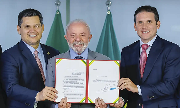 Lula entrega PEC da Segurança Pública para tramitação no Congresso