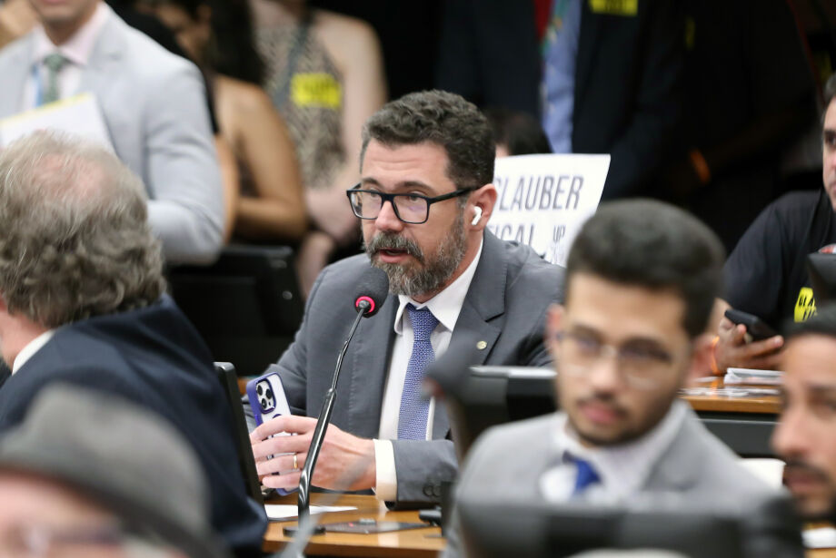 PL do Estado dá calote e funcionários de deputado que ficam com os nomes sujos  