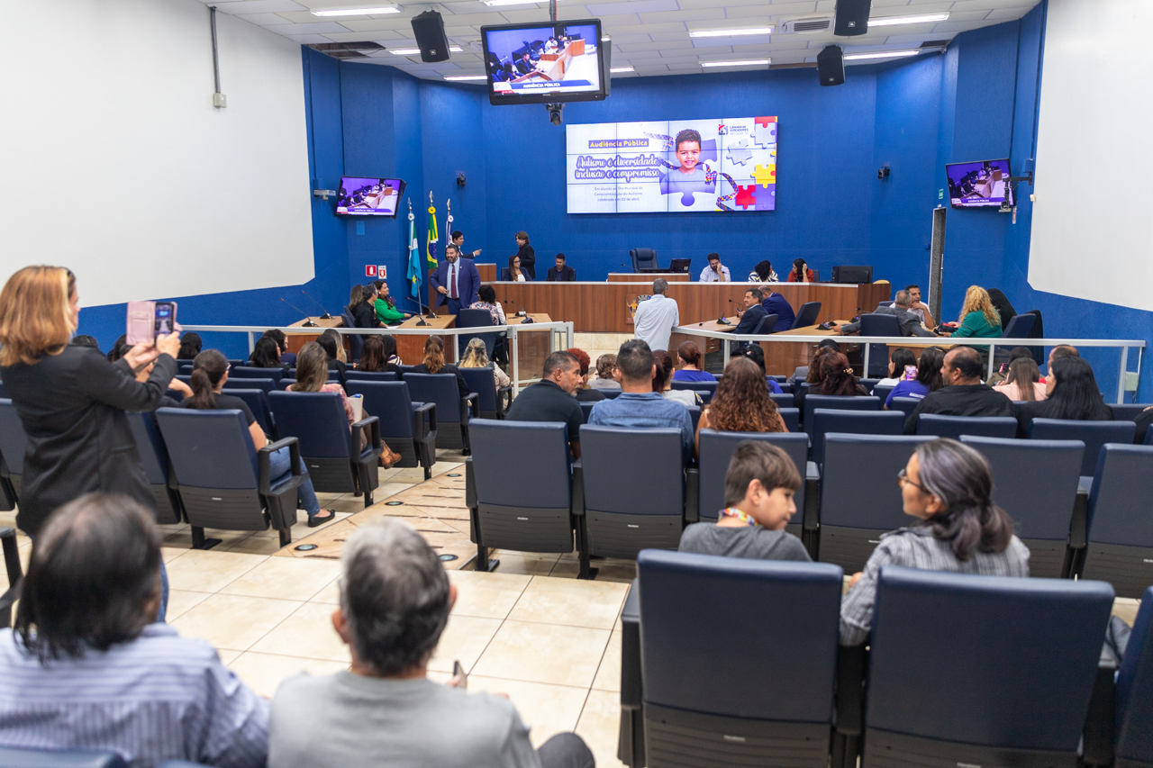 Vereadores debatem autismo e deliberam sobre repasse para construção de Centro Multidisciplinar