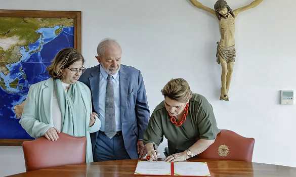 "Lula quer mulheres mais contentes e protegidas", diz nova ministra