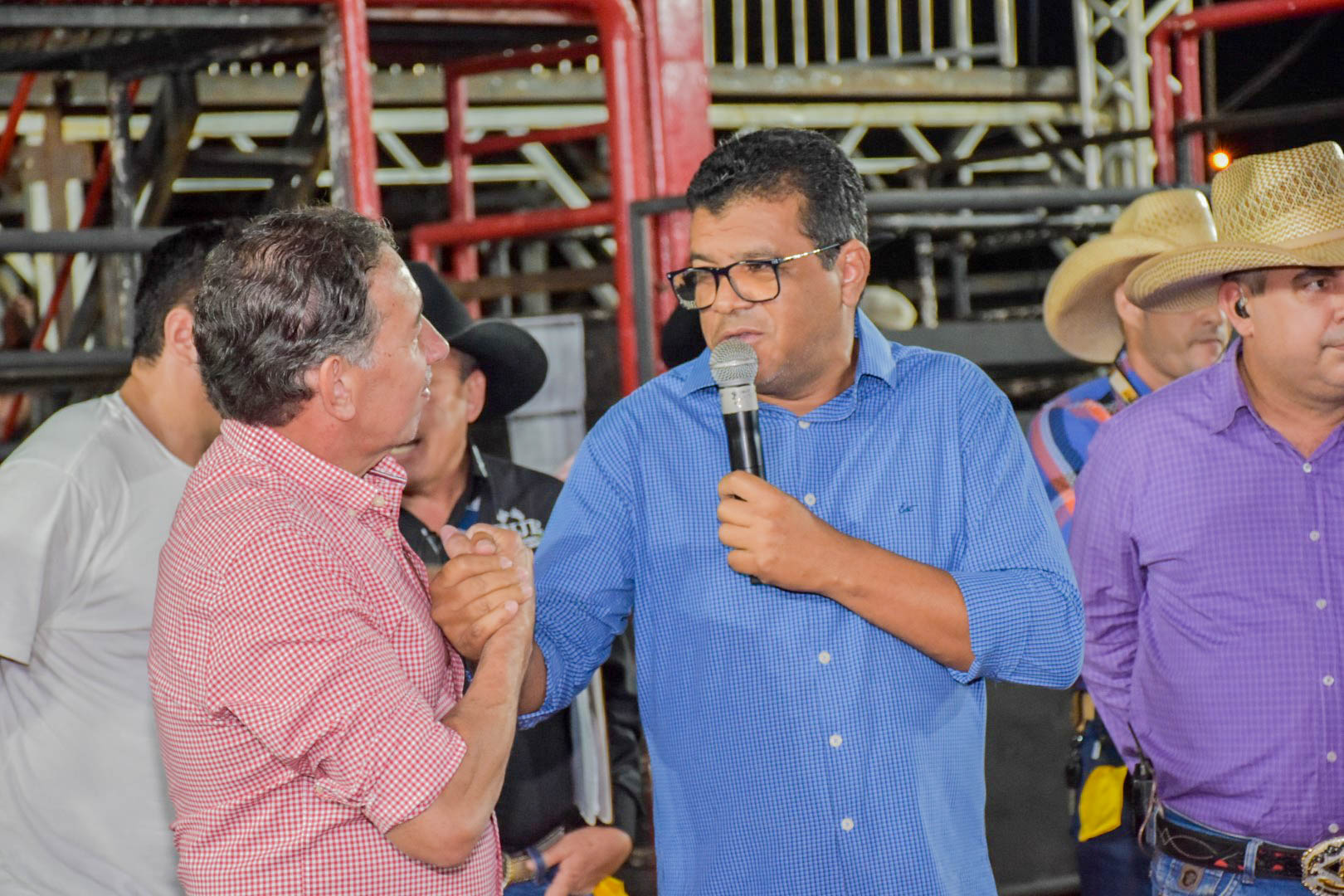 Prefeito Jaime recepciona presidente da ALEMS no Encontro de Cowboys