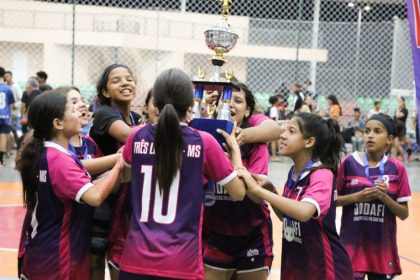 LULOCA e Anglo vencem as finais do futsal Sub-14 dos Jogos Escolares Três-Lagoenses