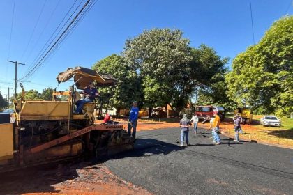 Obras de drenagem e asfalto seguem em ritmo acelerado no Distrito do Arapuá