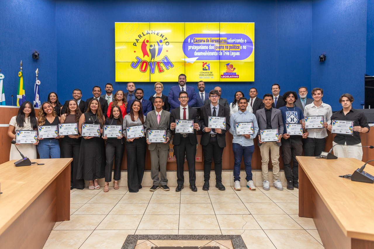 Em noite histórica, primeiros jovens vereadores de Três Lagoas tomam posse