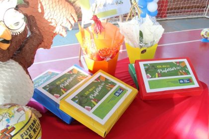 Prefeitura distribui mais de mil kits de materiais a professores da REME de Três Lagoas