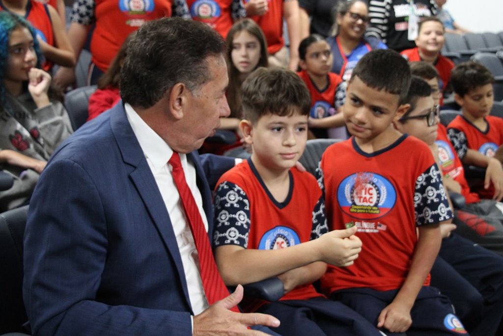 Após estudar separação dos Poderes, alunos visitam ALEMS para mais aprendizados