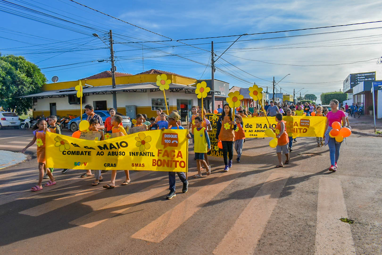 Maio Laranja: Crianças e adolescentes percorrem as ruas de Selvíria pelo combate à violência
