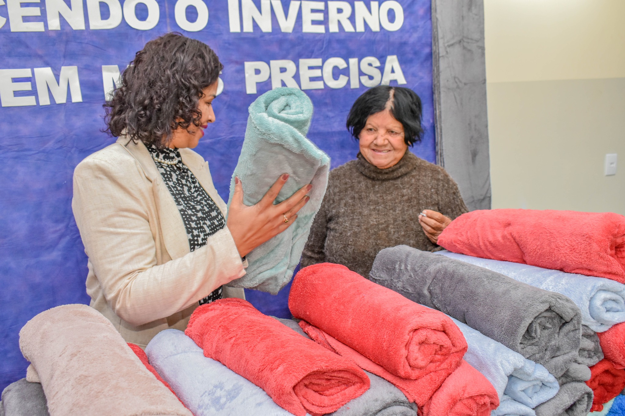 Prefeitura distribui cobertores no CRAS de Selvíria