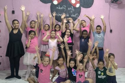 Domingo é dia de diversão com o projeto “A Rua é Nossa” com apresentação das “Estrelinhas do Novo Oeste”