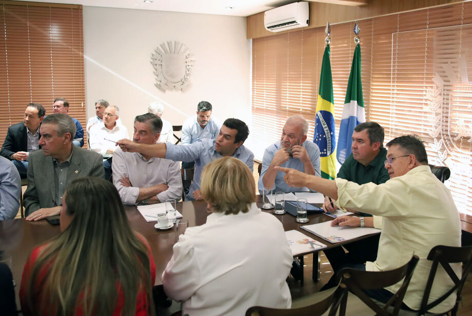 A quase um ano da eleição, Riedel atua para repetir a aliança com os prefeitos  