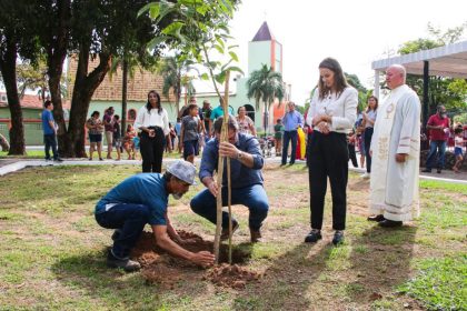 Prefeitura entrega revitalização da Praça do Santa Luzia e inicia manutenção na Praça dos Ferroviários