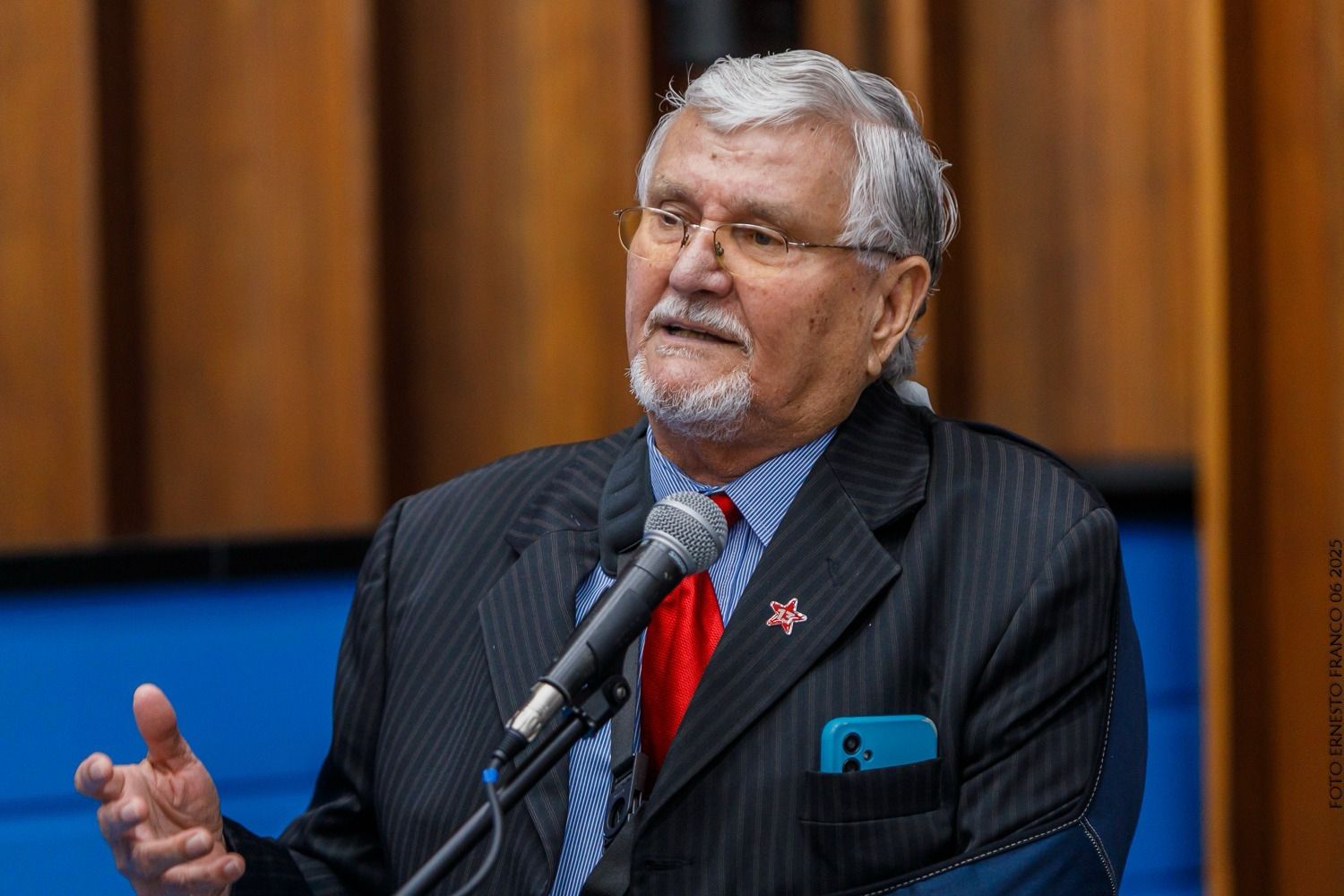 Zeca apresenta moção de congratulação a estudantes de Selvíria por medalha na OLITEF