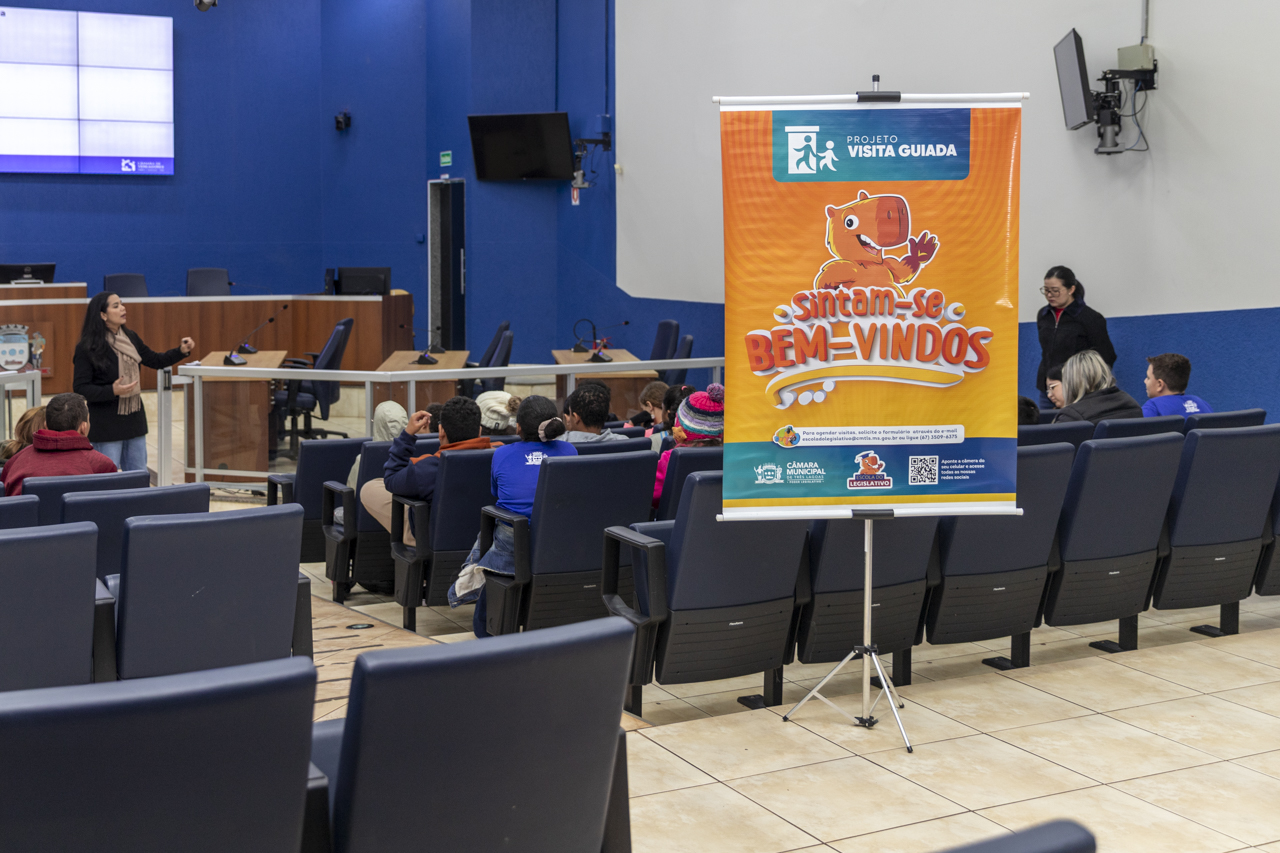  Servidores e vereadores recebem mais uma turma da E.M Gentil Montalvão