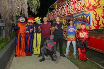 Crianças das casas de acolhimento vivem tarde especial com passeio na Carreta Revoada