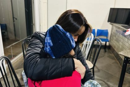 Primeira-dama realiza entrega de toucas no acolhimento institucional l