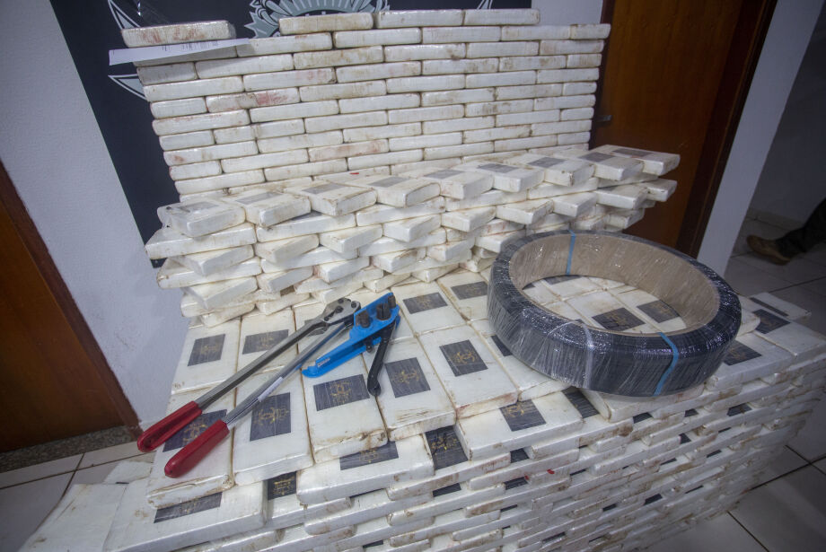 Quadrilha tentava levar cocaína para a Europa em portas de madeira  