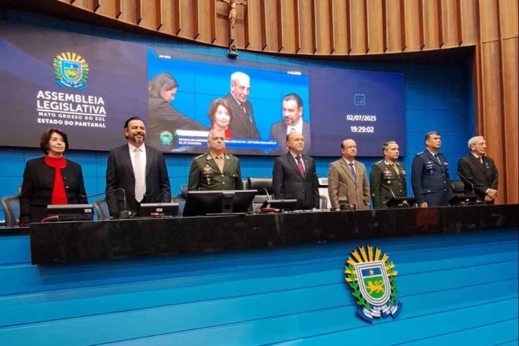 Sessão solene entrega Comenda Coronel Rufino em alusão aos heróis da Retirada da Laguna