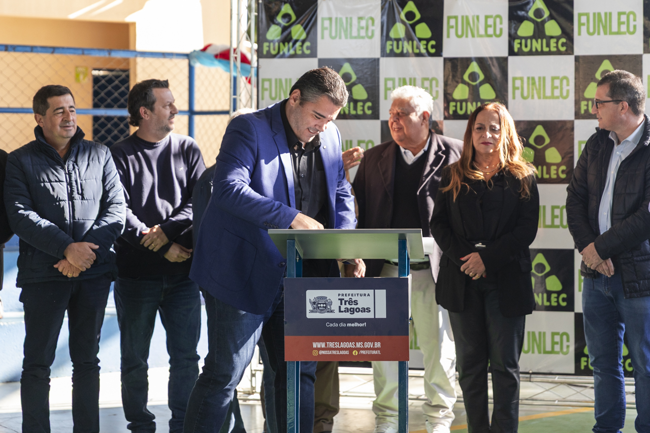 Vereadores assinam documento para regularização de sede da Câmara e outras áreas da União