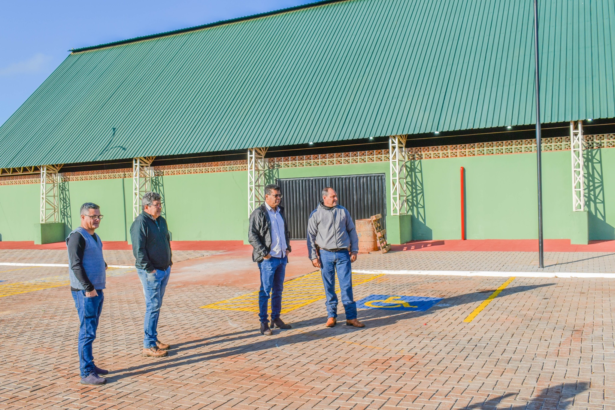 Prefeito Jaime vistoria reforma do ginásio Olegário Rodrigues de Freitas