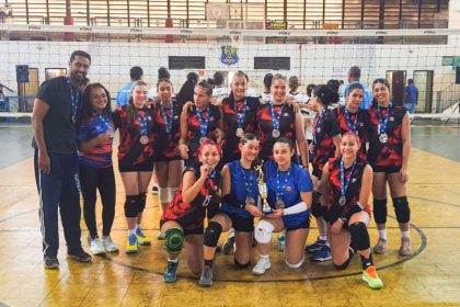 Equipe feminina sub-17 de Três Lagoas conquista 3º lugar na XIV Copa Pantanal de Voleibol