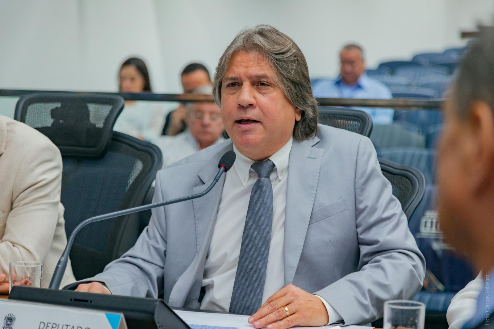 Assembleia aprova homenagem a profissionais de rodeio proposta por Caravina