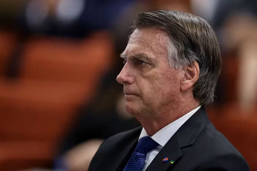 PF apreende 14 mil dólares na casa de Bolsonaro