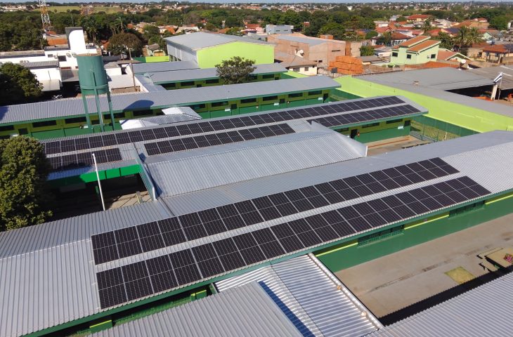 Placas solares e produção de energia limpa levam modernidade e economia de gastos às escolas estaduais de Mato Grosso do Sul