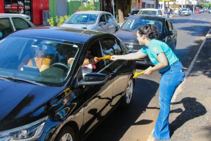 Serviço municipal “Família Acolhedora” realiza ação de mobilização no centro de Três Lagoas