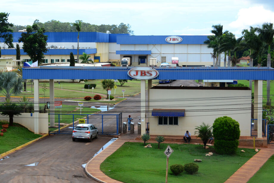 JBS abre mais de 180 vagas em MS; parte é destinada a jovens entre 18 e 23 anos  
