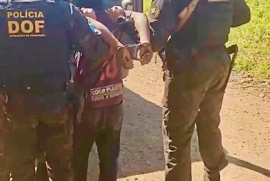 Três jovens são presos acusados de assassinarem professor para roubar uma moto  