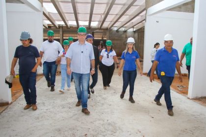 Prefeito Dr. Cassiano Maia visita obras do Shopping Popular e reforça compromisso com os lojistas