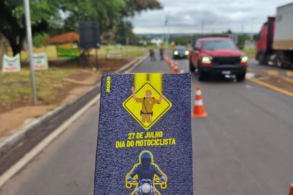 Departamento de Trânsito realiza blitz educativa em alusão a datas comemorativas do trânsito