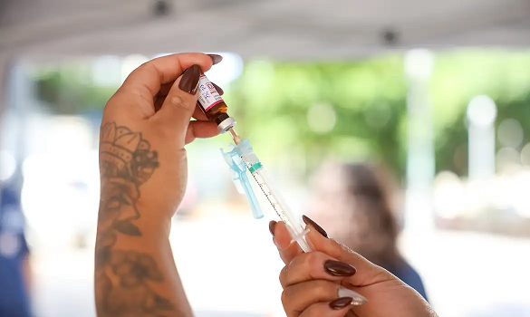 Saúde abre consulta sobre inclusão da vacina meningo B no SUS