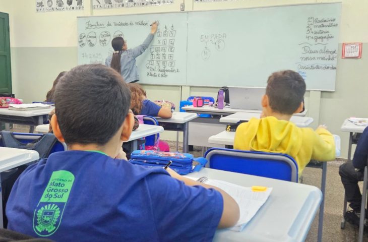 Mais de 190 mil estudantes retornam às aulas nas escolas estaduais de MS nesta terça-feira