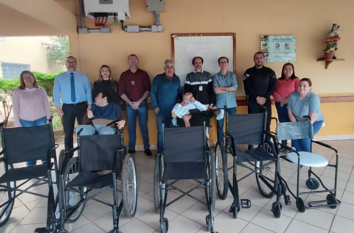 Mão de obra prisional de MS constrói cadeiras de rodas doadas ao Cotolengo e consolida ressocialização