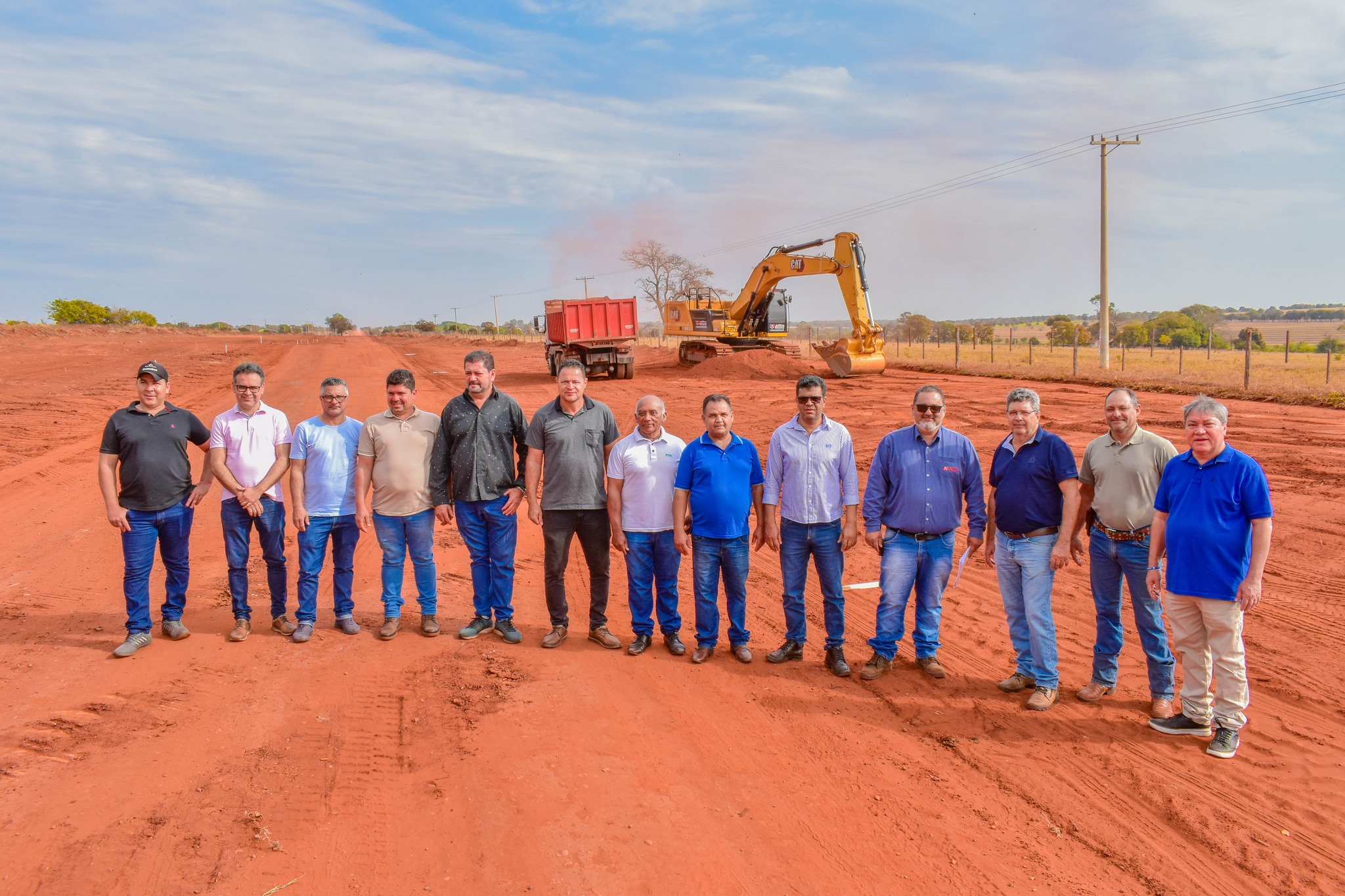 Prefeito Jaime Soares Ferreira acompanha início das obras de pavimentação da MS-444 em Selvíria