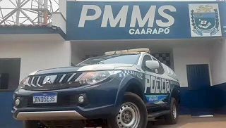 Mulher apanha de cabo de vassoura ao flagrar marido tentando estuprar cadela