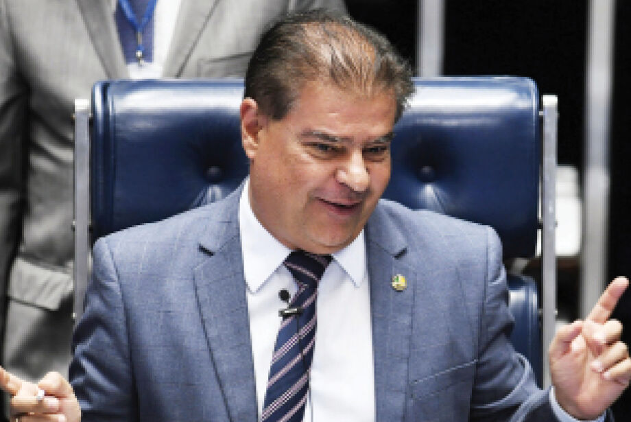 Nelsinho reclama que irmãos com viés "esquerdista" atrapalham sua reeleição  