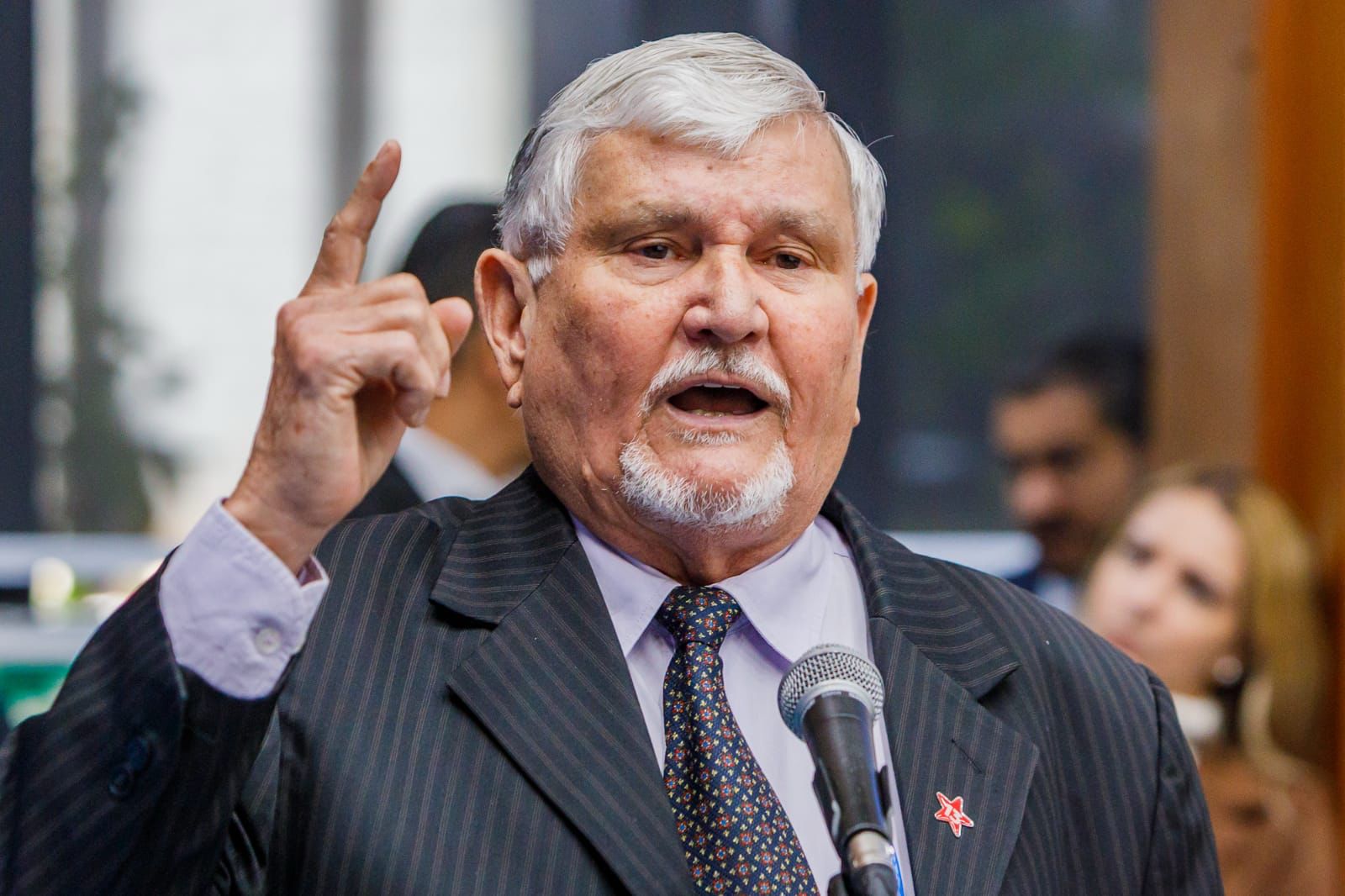 Zeca cobra finalização das obras de reforma em posto de saúde comunitário de Rochedo