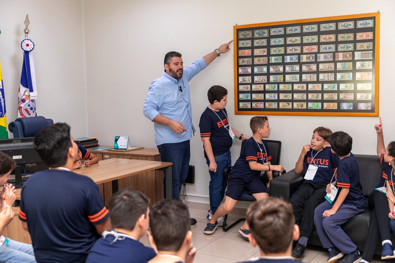 Câmara recebe alunos da escola Exitus no projeto Visita Guiada